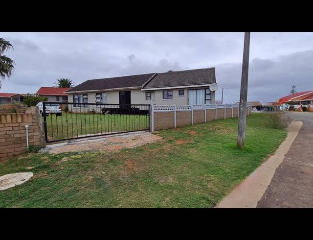 6 BEDROOM HOUSE FOR SALE IN MOSSEL BAY EXT 26